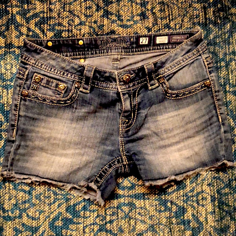 Miss Me Jean Shorts so 27